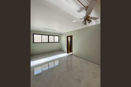 Casa para alugar com 230m², 5 quartos e 2 vagas Casa para alugar com 230m², 5 quartos e 2 vagasSala de Jantar