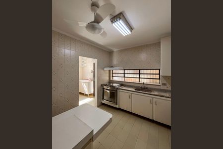 Casa para alugar com 230m², 5 quartos e 2 vagas Casa para alugar com 230m², 5 quartos e 2 vagasCozinha