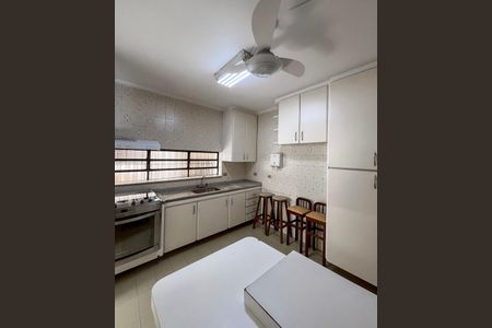 Casa para alugar com 230m², 5 quartos e 2 vagas Casa para alugar com 230m², 5 quartos e 2 vagasCozinha