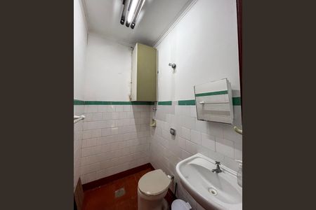 Casa para alugar com 230m², 5 quartos e 2 vagas Casa para alugar com 230m², 5 quartos e 2 vagasEdicula - Banheiro