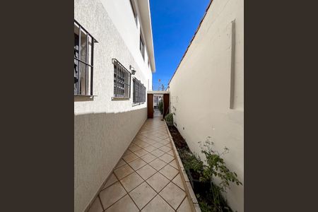 Casa para alugar com 230m², 5 quartos e 2 vagas Casa para alugar com 230m², 5 quartos e 2 vagasCorredor