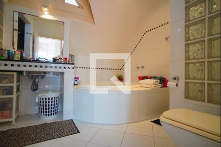 Casa à venda com 280m², 4 quartos e 3 vagasBanheiro da Suíte 1 - Segundo Andar