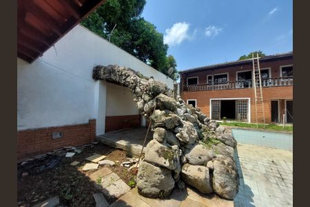 Casa à venda com 1186m², 4 quartos e 6 vagas Casa à venda com 1186m², 4 quartos e 6 vagasQuintal-Área de Lazer