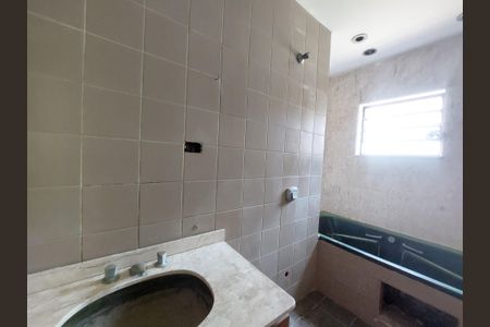 Casa à venda com 1186m², 4 quartos e 6 vagas Casa à venda com 1186m², 4 quartos e 6 vagasBanheiro Suíte 2