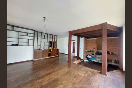 Casa à venda com 1186m², 4 quartos e 6 vagas Casa à venda com 1186m², 4 quartos e 6 vagasSala