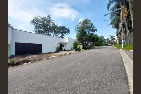 Casa à venda com 1186m², 4 quartos e 6 vagas Casa à venda com 1186m², 4 quartos e 6 vagasFachada