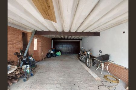 Casa à venda com 1186m², 4 quartos e 6 vagas Casa à venda com 1186m², 4 quartos e 6 vagasGaragem