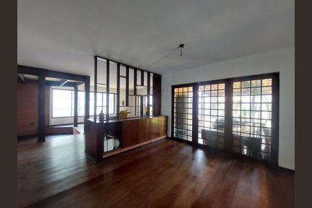 Casa à venda com 1186m², 4 quartos e 6 vagas Casa à venda com 1186m², 4 quartos e 6 vagasSala de Jantar