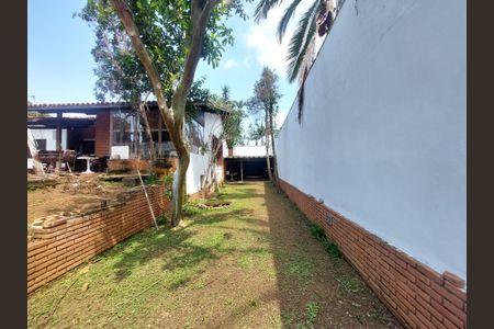 Casa à venda com 1186m², 4 quartos e 6 vagas Casa à venda com 1186m², 4 quartos e 6 vagasQuintal-Área de Lazer