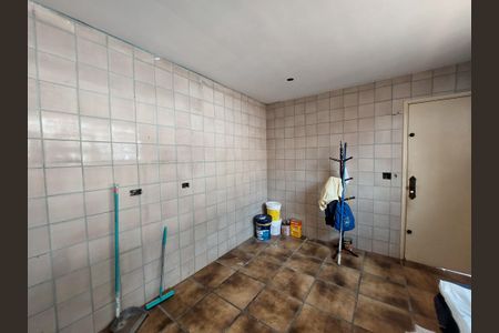 Casa à venda com 1186m², 4 quartos e 6 vagas Casa à venda com 1186m², 4 quartos e 6 vagasCozinha