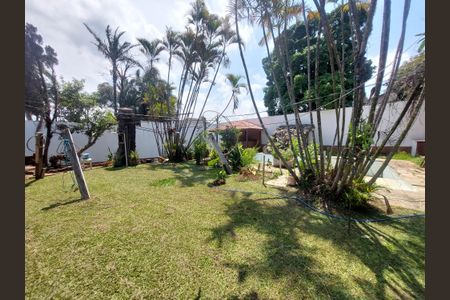 Casa à venda com 1186m², 4 quartos e 6 vagas Casa à venda com 1186m², 4 quartos e 6 vagasQuintal-Área de Lazer