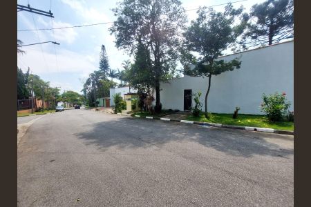 Casa à venda com 1186m², 4 quartos e 6 vagas Casa à venda com 1186m², 4 quartos e 6 vagasFachada