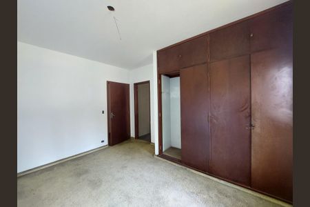 Casa à venda com 1186m², 4 quartos e 6 vagas Casa à venda com 1186m², 4 quartos e 6 vagasSuíte 2