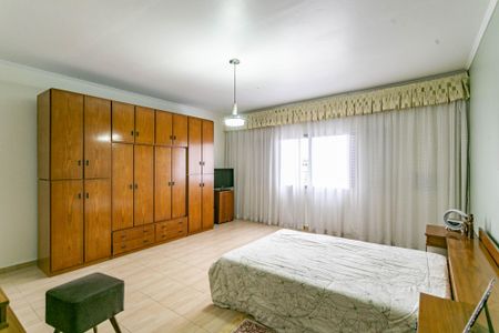 Casa à venda com 242m², 3 quartos e 4 vagasSuíte