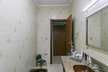 Casa à venda com 242m², 3 quartos e 4 vagasBanheiro da Suíte