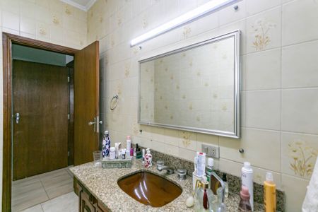 Casa à venda com 242m², 3 quartos e 4 vagasBanheiro da Suíte