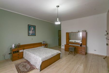 Casa à venda com 242m², 3 quartos e 4 vagasSuíte