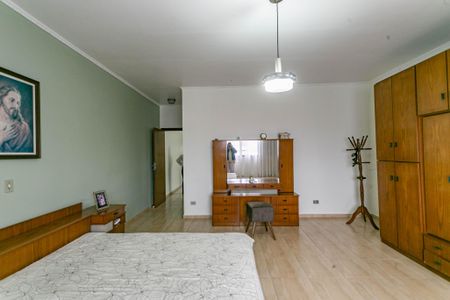 Casa à venda com 242m², 3 quartos e 4 vagasSuíte