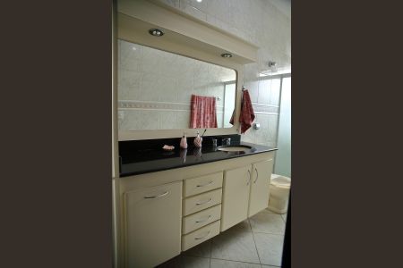 Casa à venda com 125m², 3 quartos e 2 vagasSuíte - Banheiro 