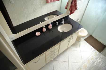 Casa à venda com 125m², 3 quartos e 2 vagasSuíte - Banheiro 