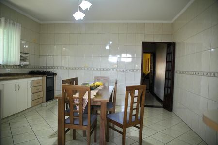 Casa à venda com 125m², 3 quartos e 2 vagasCozinha 