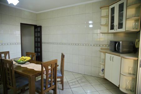 Casa à venda com 125m², 3 quartos e 2 vagasCozinha 