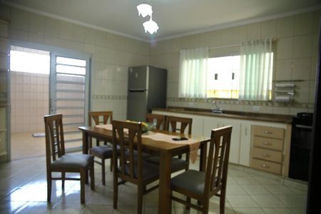 Casa à venda com 125m², 3 quartos e 2 vagasCozinha 