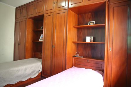 Casa à venda com 125m², 3 quartos e 2 vagasQuarto 2 