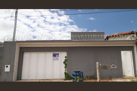 Casa para alugar com 166m², 3 quartos e 2 vagasFachada