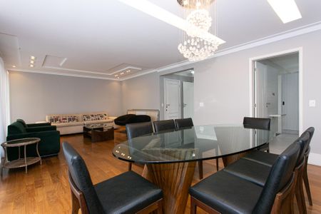 Apartamento para alugar com 235m², 4 quartos e 5 vagasSala