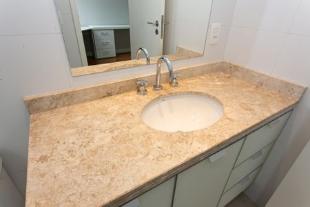 Apartamento para alugar com 235m², 4 quartos e 5 vagasBanheiro da Suíte 4