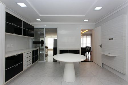 Apartamento para alugar com 235m², 4 quartos e 5 vagasCozinha