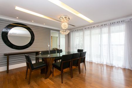 Apartamento para alugar com 235m², 4 quartos e 5 vagasSala