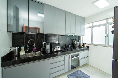 Apartamento à venda com 100m², 3 quartos e 2 vagasCOZINHA