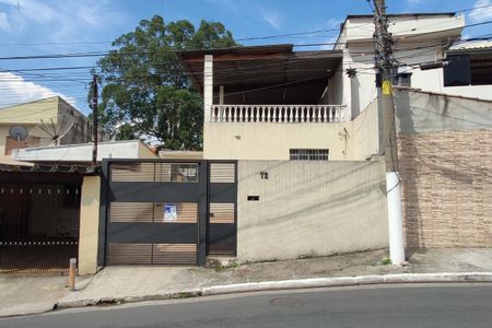 Casa para alugar com 224m², 2 quartos e 2 vagas Casa para alugar com 224m², 2 quartos e 2 vagasFachada + placa