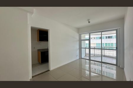Sala de apartamento para alugar com 2 quartos, 85m² em Barra da Tijuca, Rio de Janeiro