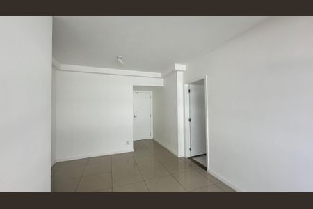 Sala de apartamento para alugar com 2 quartos, 85m² em Barra da Tijuca, Rio de Janeiro