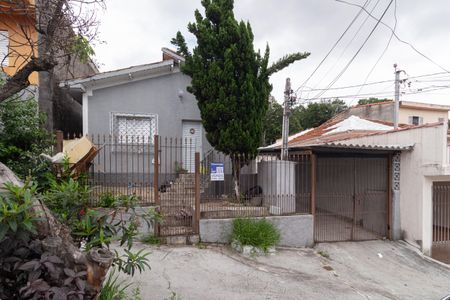 Casa à venda com 180m², 3 quartos e 4 vagas Casa à venda com 180m², 3 quartos e 4 vagasFachada