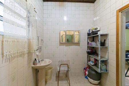 Casa à venda com 180m², 3 quartos e 4 vagas Casa à venda com 180m², 3 quartos e 4 vagasBanheiro