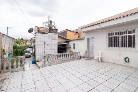 Casa à venda com 180m², 3 quartos e 4 vagas Casa à venda com 180m², 3 quartos e 4 vagasTerraço