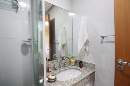 Apartamento à venda com 94m², 3 quartos e 2 vagasBanheiro social