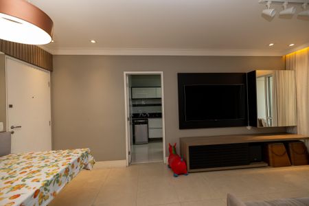 Sala de apartamento à venda com 3 quartos, 94m² em Jardim Tupanci, Barueri