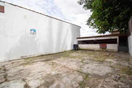 Casa para alugar com 310m², 2 quartos e 3 vagasQuintal