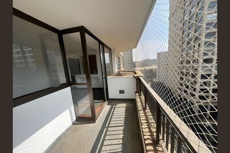 Apartamento para alugar com 250m², 4 quartos e 2 vagas