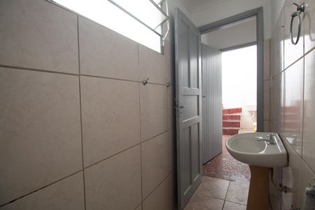 Casa para alugar com 55m², 2 quartos e sem vaga Casa para alugar com 55m², 2 quartos e sem vagaBanheiro