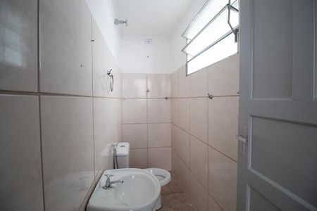 Casa para alugar com 55m², 2 quartos e sem vaga Casa para alugar com 55m², 2 quartos e sem vagaBanheiro