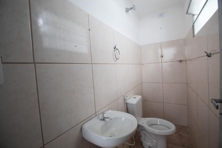 Casa para alugar com 55m², 2 quartos e sem vaga Casa para alugar com 55m², 2 quartos e sem vagaBanheiro