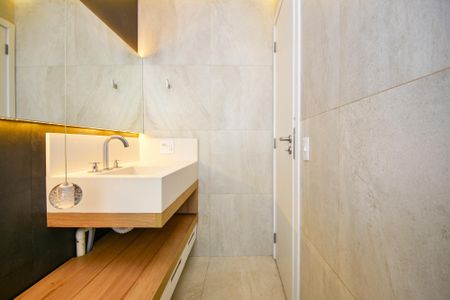 Apartamento à venda com 85m², 2 quartos e 1 vaga Apartamento à venda com 85m², 2 quartos e 1 vagaBanheiro da Suíte