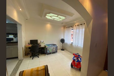 Casa à venda com 3 quartos, 147m² em Parque das Nações, Santo André