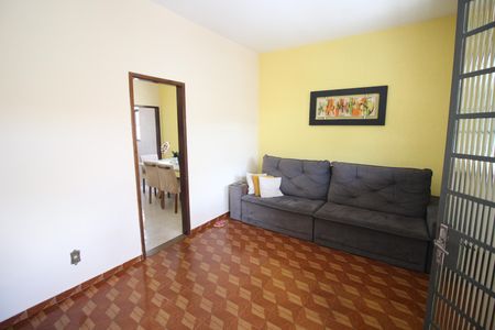 Sala de casa à venda com 3 quartos, 360m² em Novo Riacho, Contagem